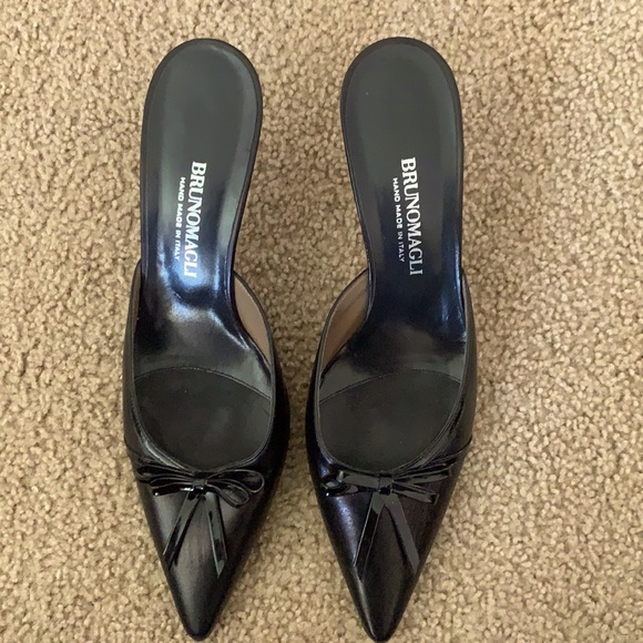 Bruno Magli Shoes - Bruno Magli pump heels size 8 with bow in front
